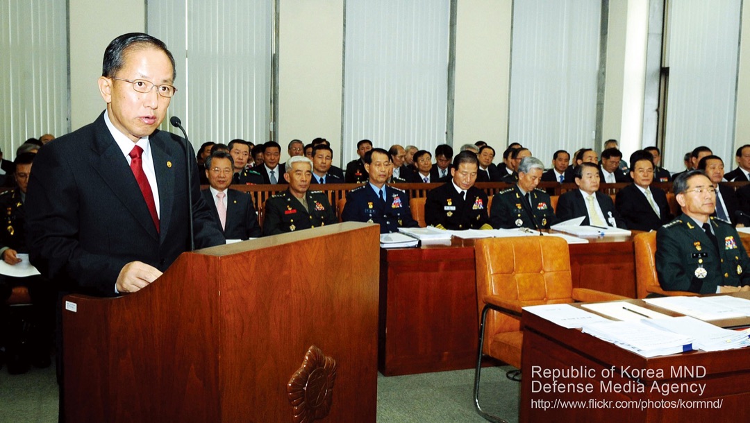 국회 국정감사장에서 답변하는 군 지휘관들(2012년, 국감 상징 사진)
