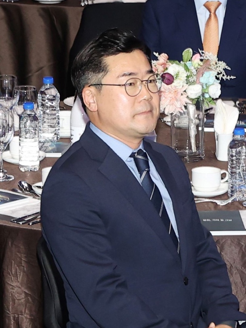 2024년 국회의원 시절 박찬대 공식 사진(후보 시절 장면 아님)