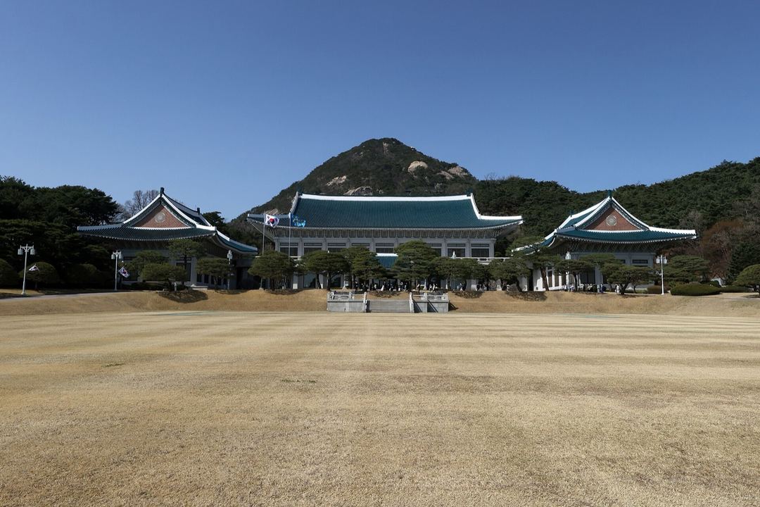 청와대 본관(대통령비서실장이 참모들에게 주택 처분을 권고한 곳)